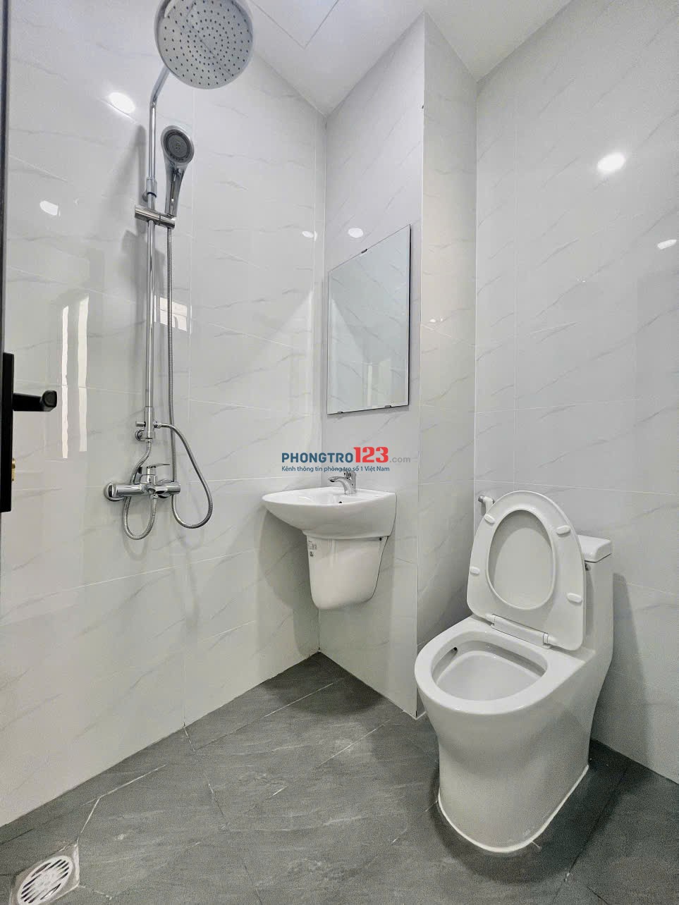 Phòng Cửa Sổ Mới Xây - Tân Thuận Tây gần UFM, Khu chế xuất