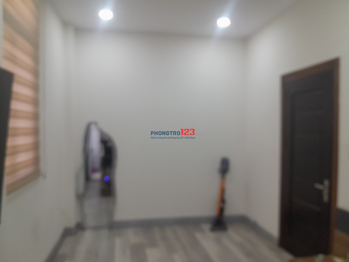 Phòng cho bạn nữ thuê. Ở được 2 bạn. 1 xe gắn máy trong nhà ..Thuận tiện cho các bạn làm ở quận 3.