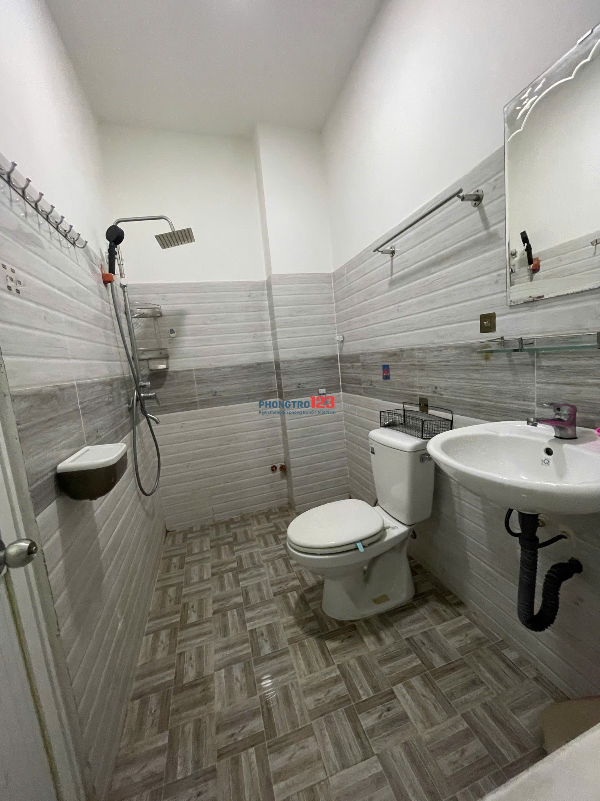 Cho thuê Lầu 1, Dt 40m2, đối diện chợ Nhật Tảo, nội thất đầy đủ, không chung chủ