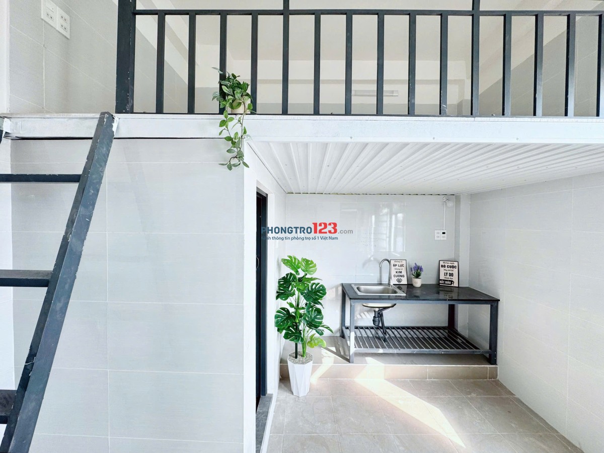 Phòng mới xây xong 100%, ngay Đỗ Xuân Hợp, gần Cao Đẳng Công Thương, có máy lạnh
