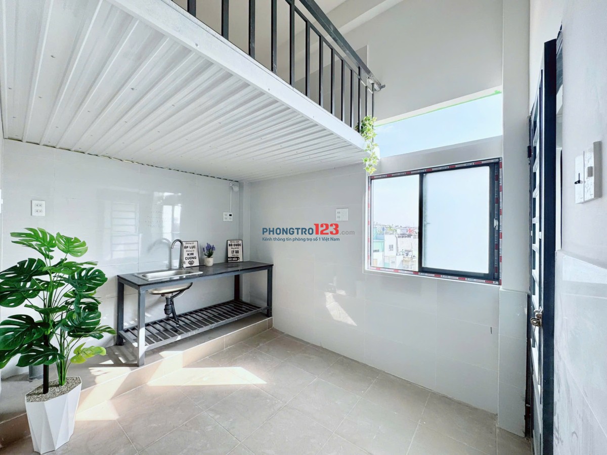 Phòng mới xây xong 100%, ngay Đỗ Xuân Hợp, gần Cao Đẳng Công Thương, có máy lạnh