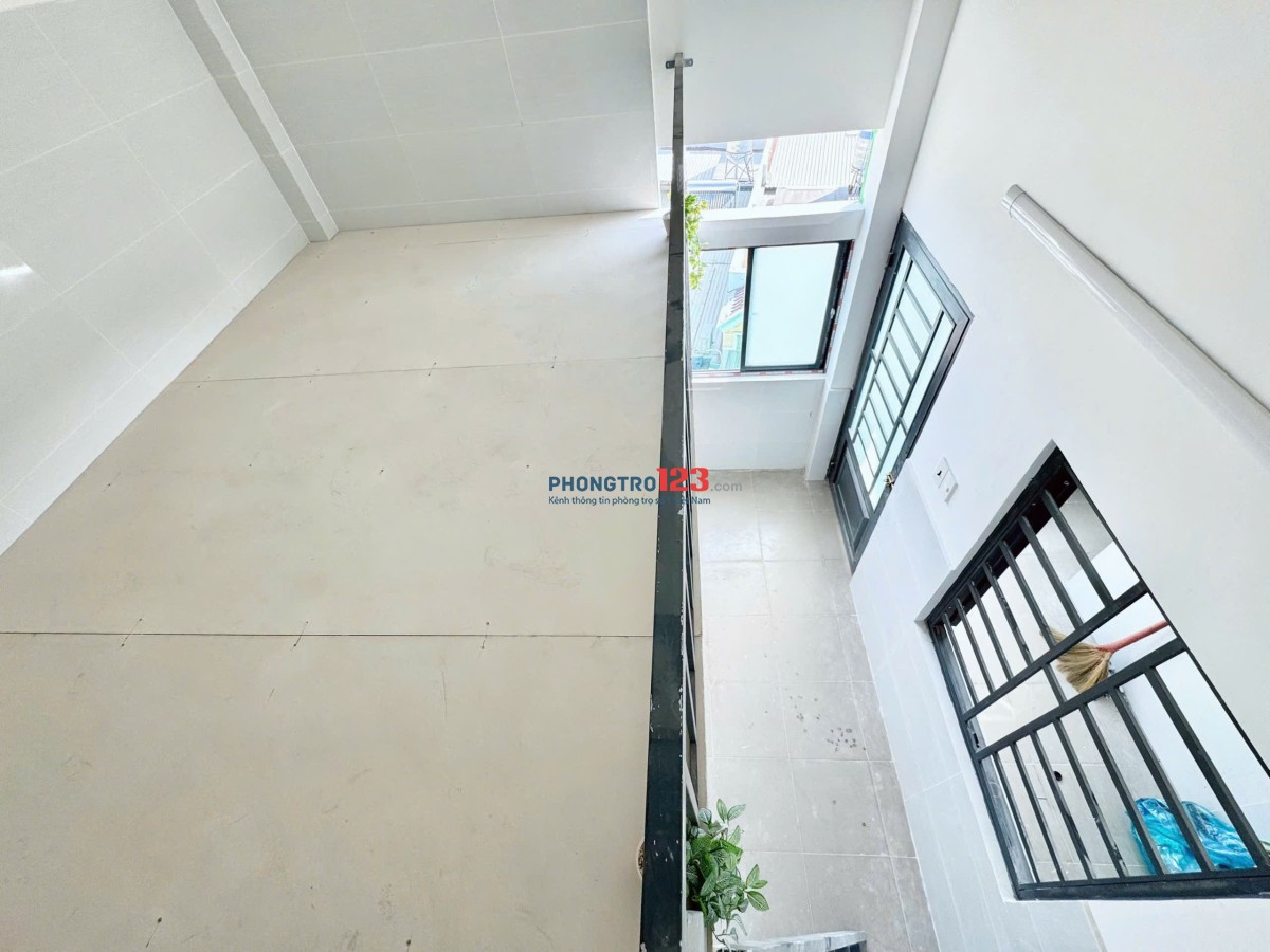 Phòng mới xây xong 100%, ngay Đỗ Xuân Hợp, gần Cao Đẳng Công Thương, có máy lạnh
