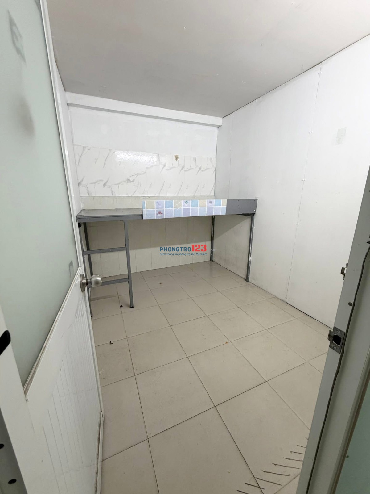 Phòng tầng trệt thoáng mát.- Tolet riêng, không chung chủ, giờ giấc tự do, khu an ninh cao, yên tĩnh