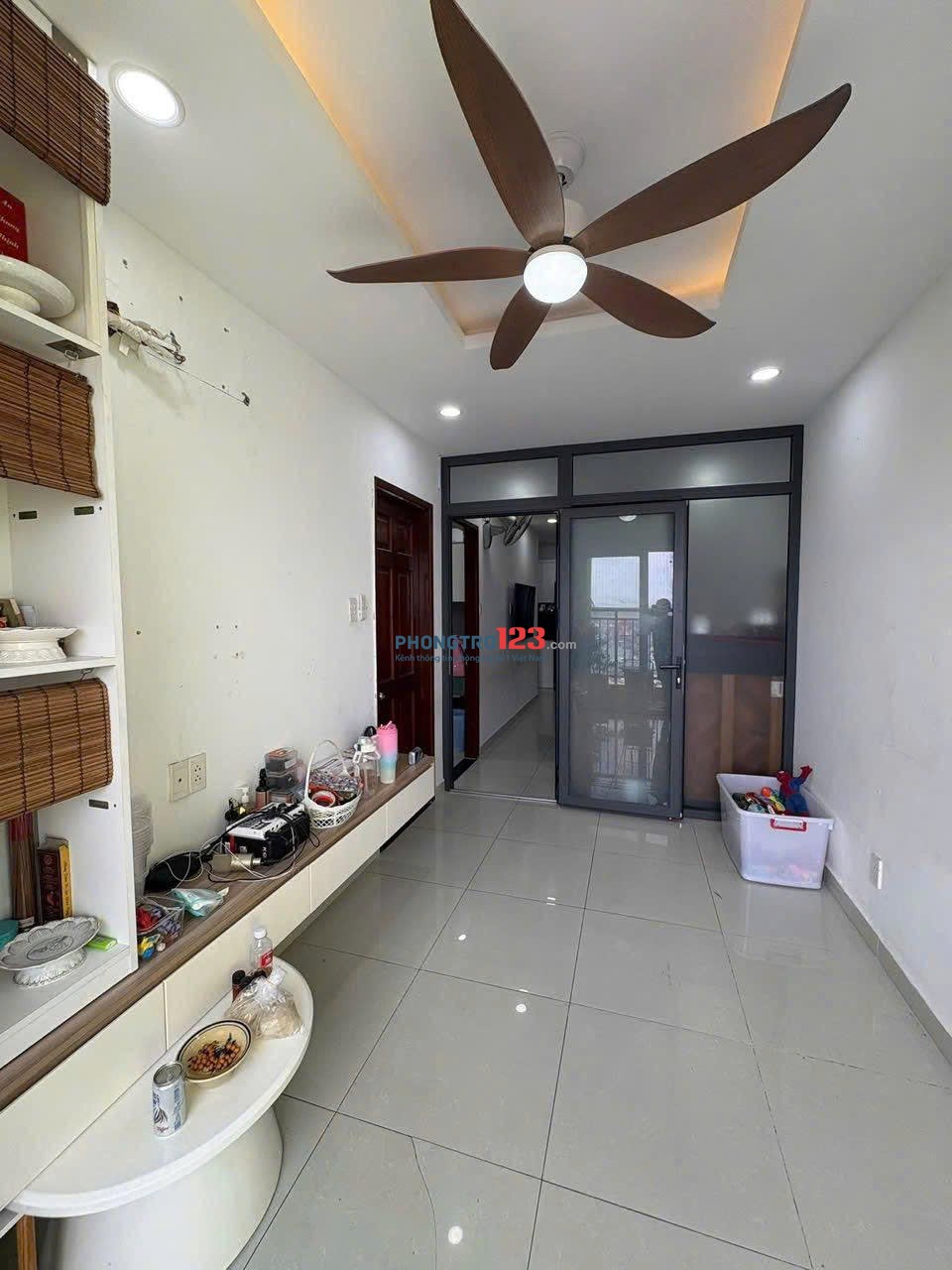 Căn hộ Oriental Plaza, Âu Cơ, Tân Phú: 12tr/th, 2p ngủ,78m2,NT, Nhà mới