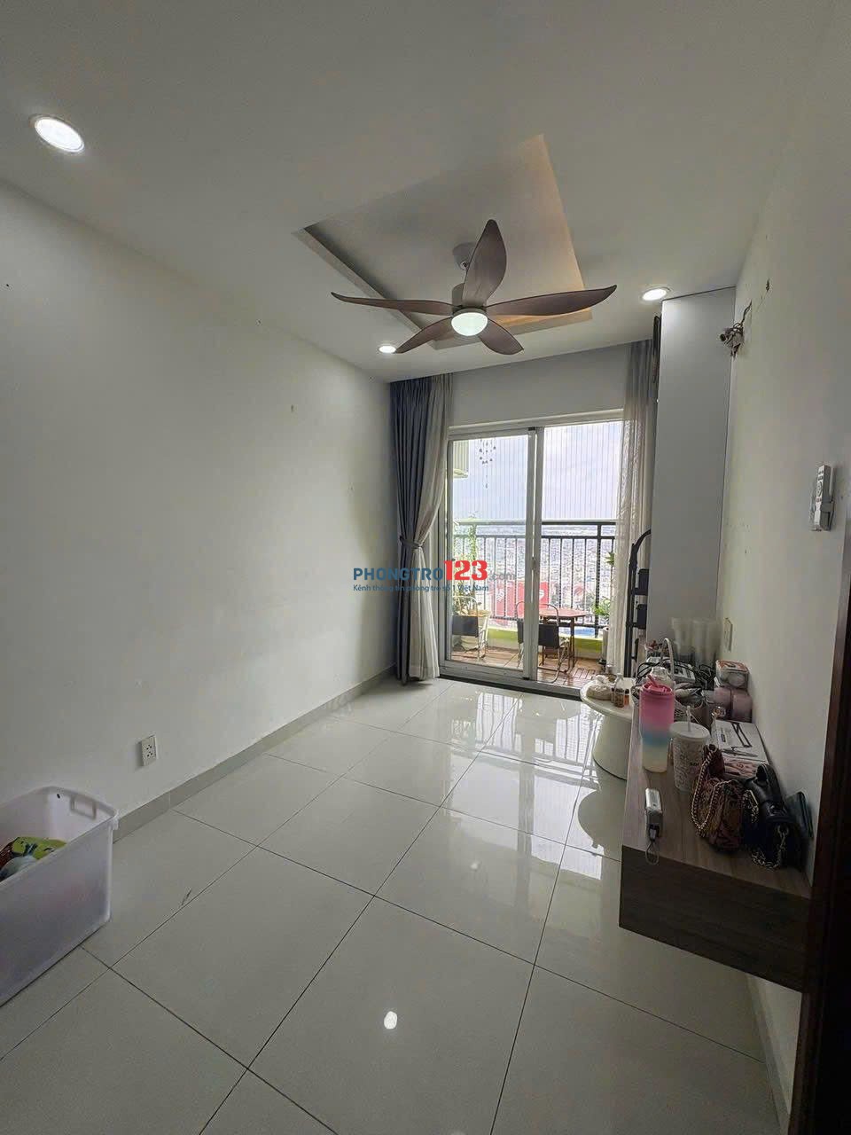 Căn hộ Oriental Plaza, Âu Cơ, Tân Phú: 12tr/th, 2p ngủ,78m2,NT, Nhà mới