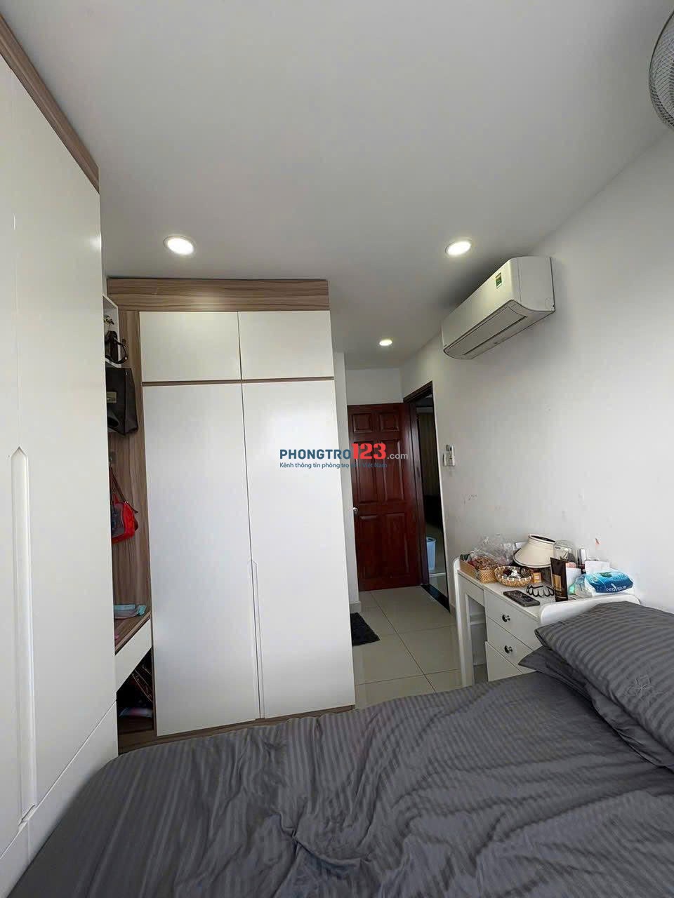 Căn hộ Oriental Plaza, Âu Cơ, Tân Phú: 12tr/th, 2p ngủ,78m2,NT, Nhà mới