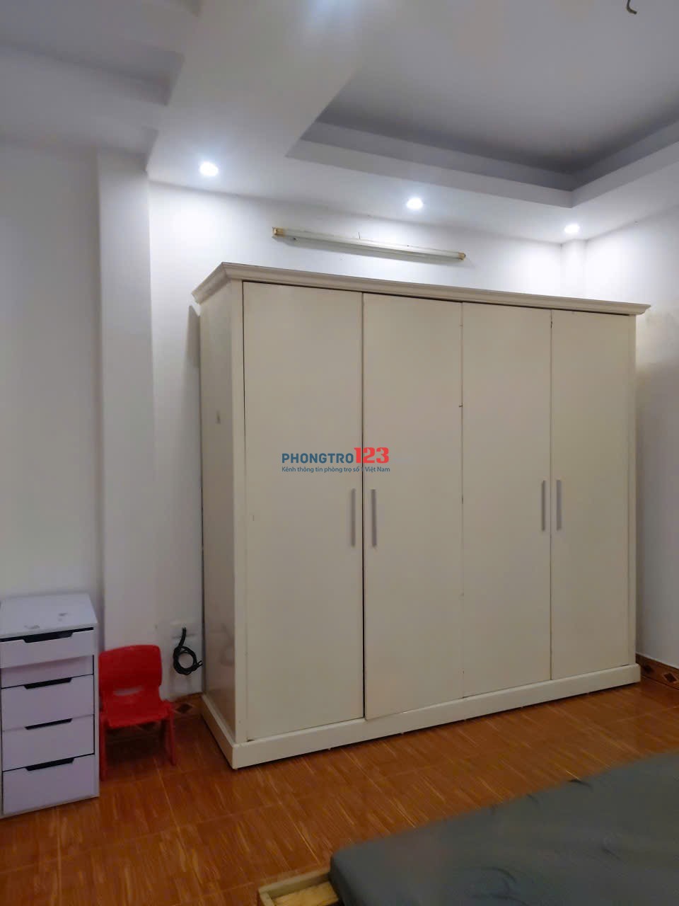 Nhà 4 tầng. Gọi Cô Lưu: 0986491768 Phố Vũ Tông Phan gần ngã 4 sở