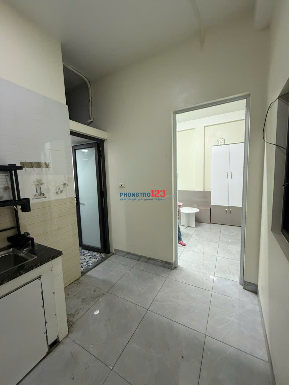Cho thuê phòng full nội thất 40m2 có ban công ngõ ô tô gần HH, trường tiểu học Chu Van An