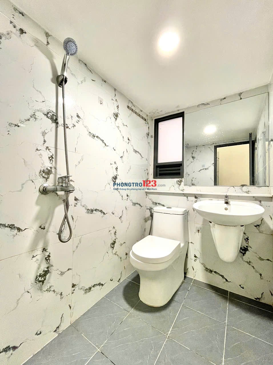 Phòng Mới Có Thang Máy gần Cầu Vượt 3/2 - ĐH Hoa Sen