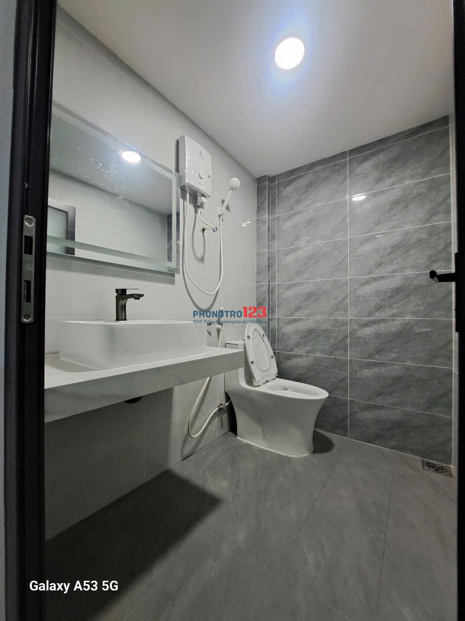 Cho thuê nhà nguyên căn mới đẹp. Y Hình, gần công viên Gia Định