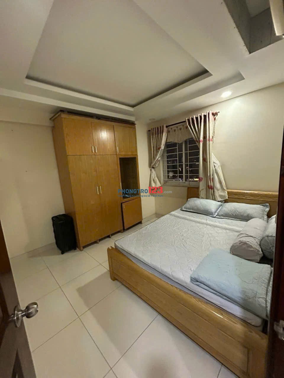 Chung Cư D5 - Đường D5 -Thạnh Mỹ Tây (p25) căn 3p ngủ, 105m2, giá 15tr/tháng
