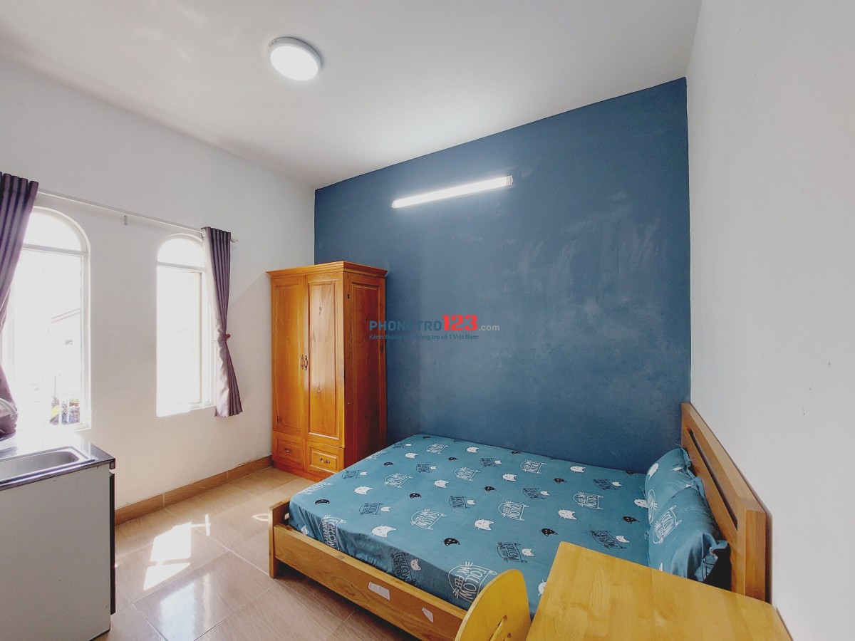 PHÒNG CỬA SỔ LỚN CÓ THANG MÁY GẦN ETOWN CỘNG HÒA