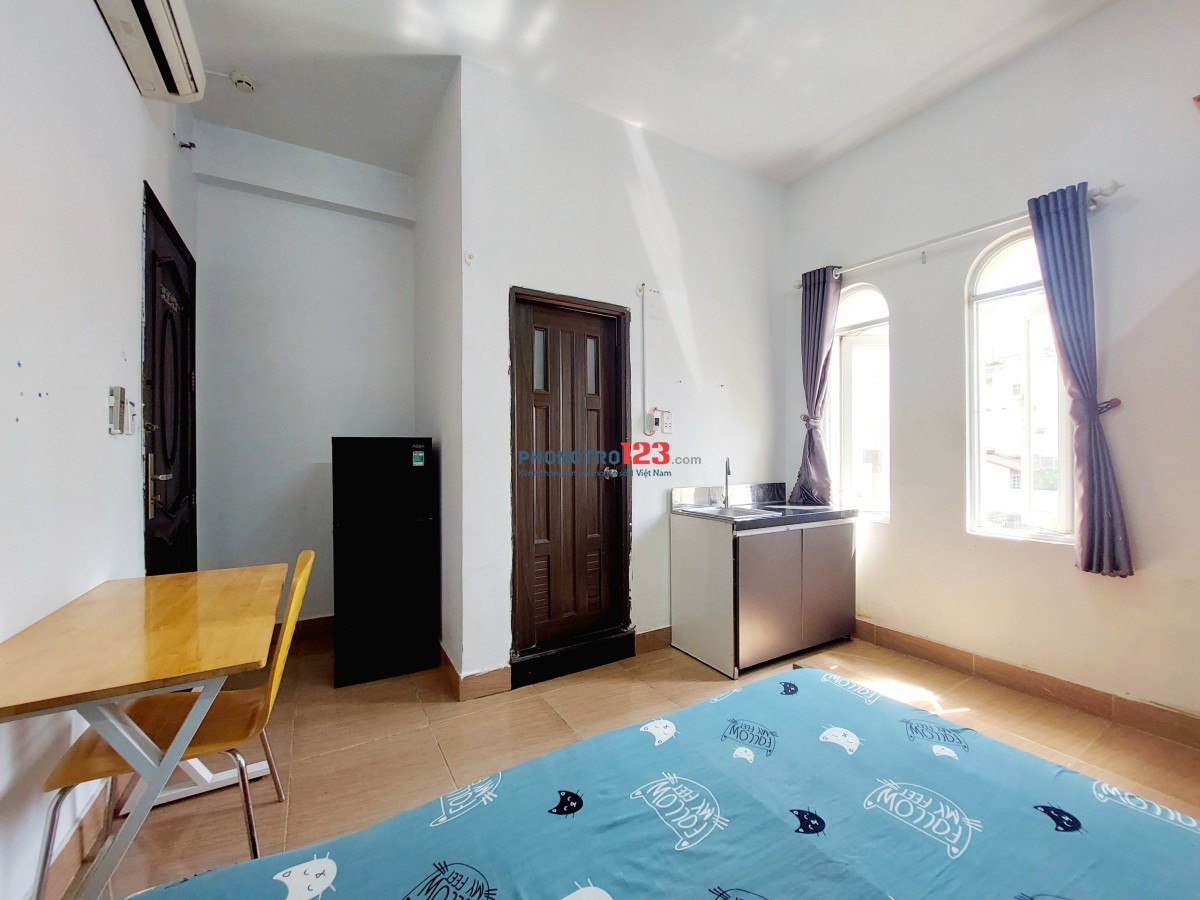 PHÒNG CỬA SỔ LỚN CÓ THANG MÁY GẦN ETOWN CỘNG HÒA