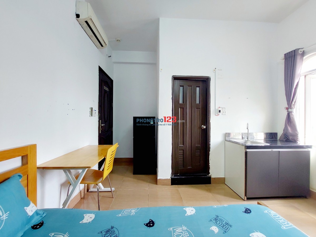 PHÒNG CỬA SỔ LỚN CÓ THANG MÁY GẦN ETOWN CỘNG HÒA