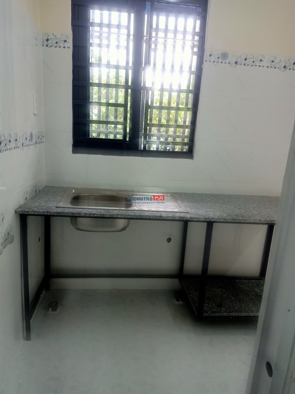 Phòng trọ an ninh, sạch sẽ gần đại học Văn Lang