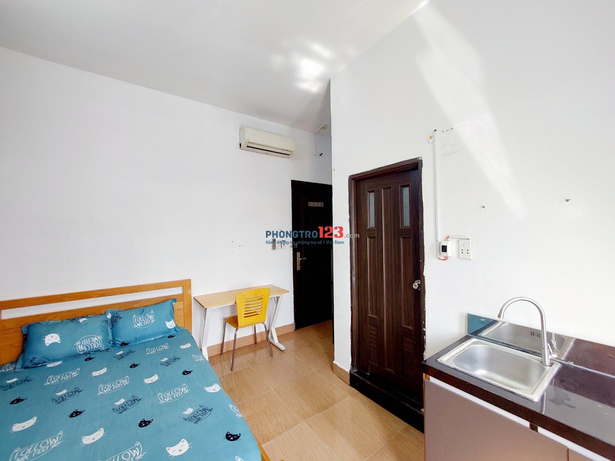 PHÒNG CỬA SỔ LỚN CÓ THANG MÁY GẦN ETOWN CỘNG HÒA