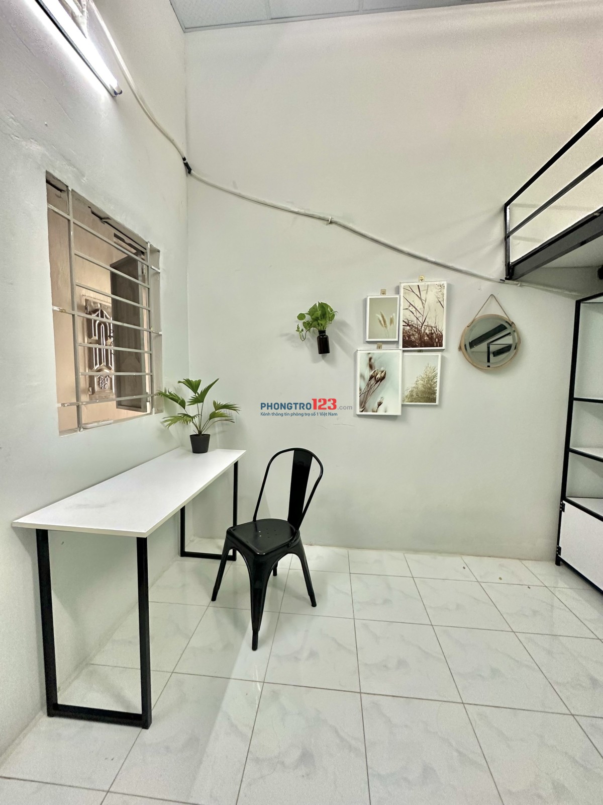 Cho thuê phòng trọ 30m2 có gác lửng sát bên EAON Tân Phú