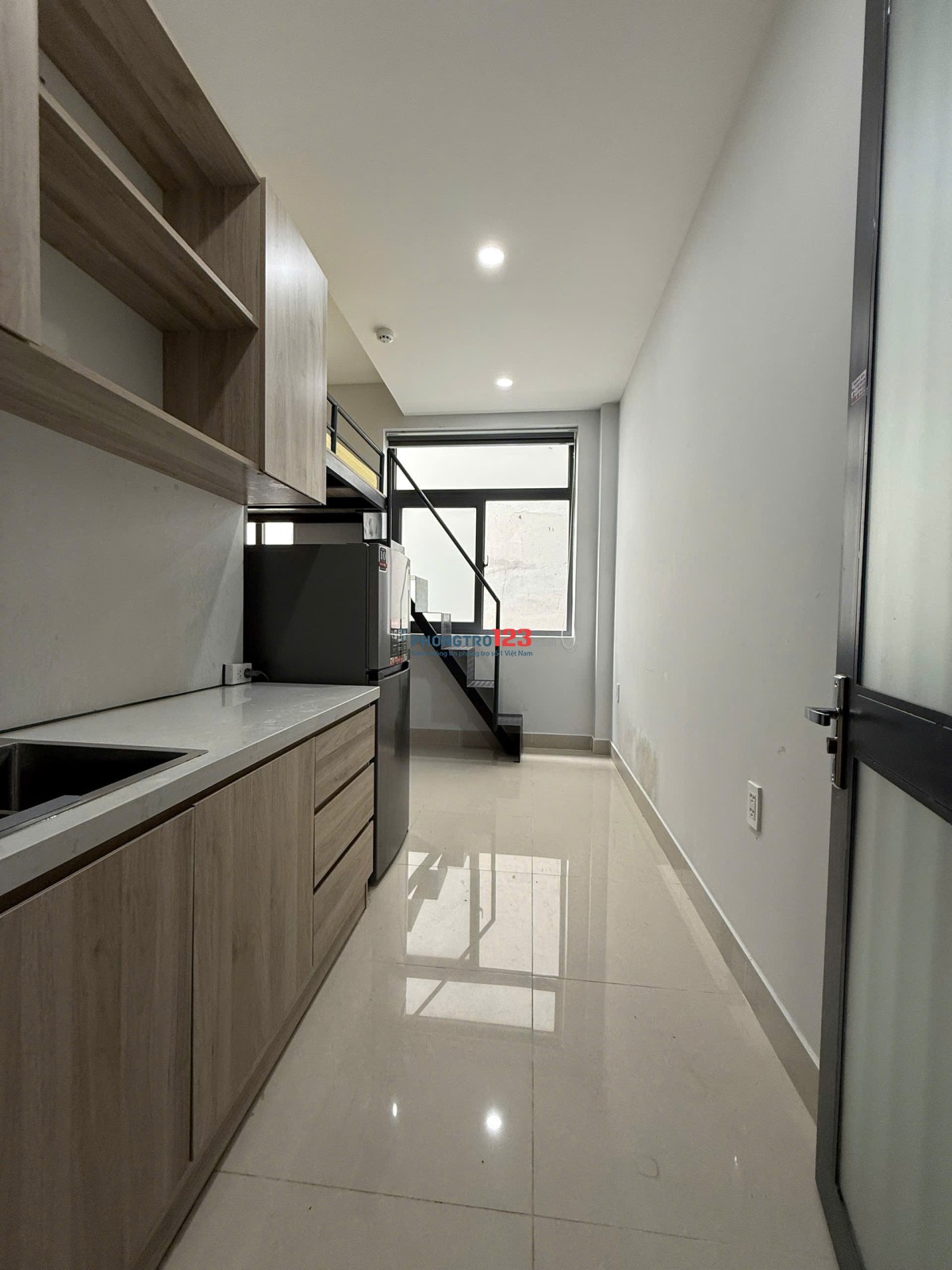 PHÒNG GÁC CỬA SỔ TRỜI BÙI ĐÌNH TÚY NGAY CHỢ BÀ CHIỂU, GẦN QUẬN 1,2,3, PHÚ NHUẬN, HÀNG XANH