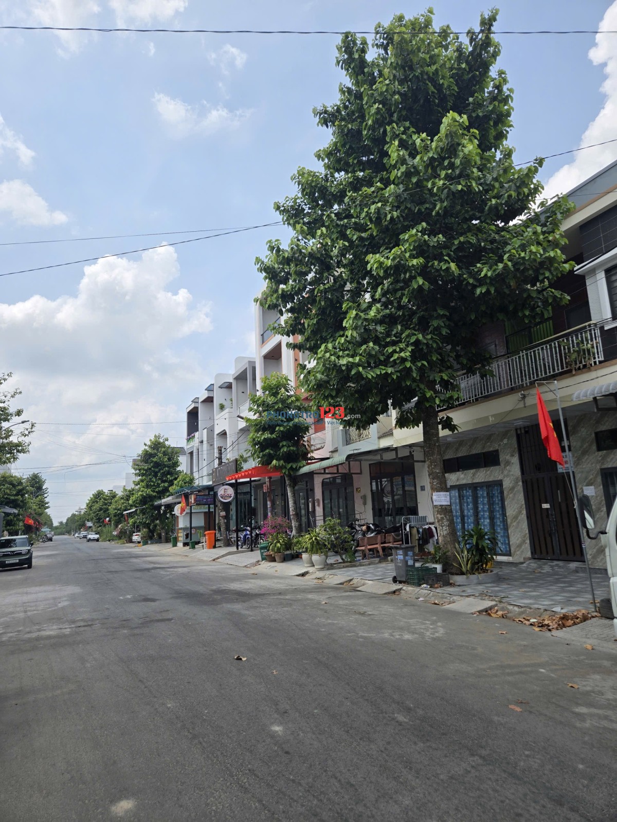 Cho thuê nhà nguyên căn để ở hoặc kinh doanh căn hộ dịch vụ.