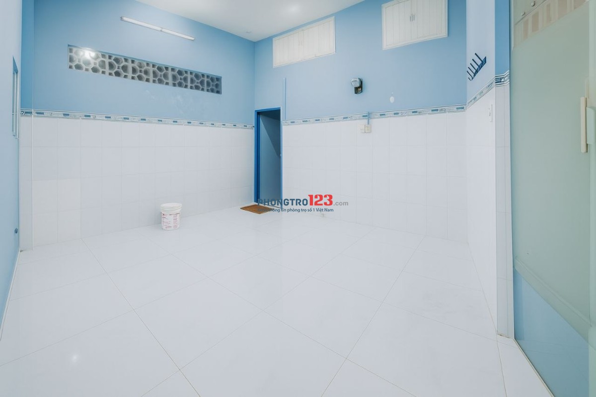 Nhà nhỏ riêng biệt MẶT TIỀN KHÔNG NGẬP gần Đồng Đen Âu Cơ