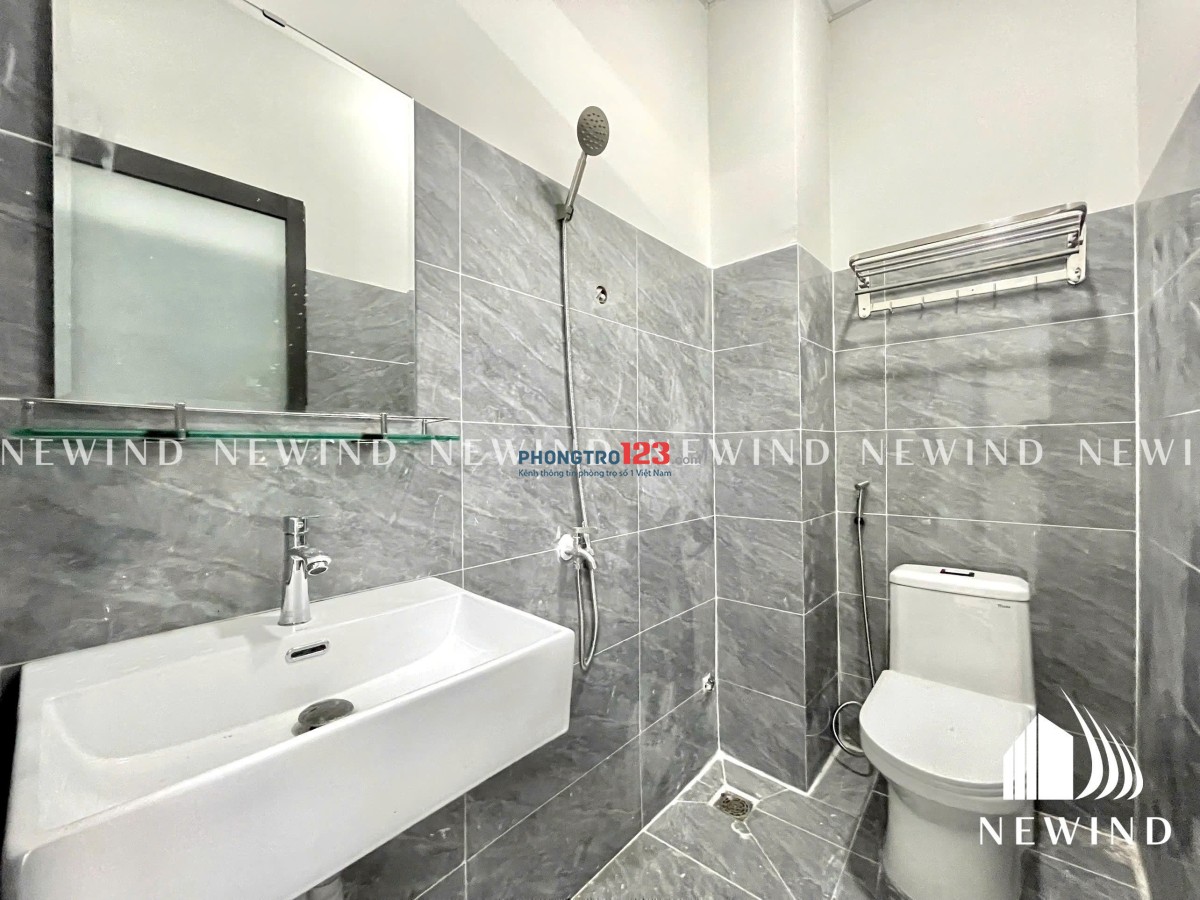 Căn Hộ Tách Bếp, Ban Công, Máy Giặt Riêng – Full Nội Thất – Gần Trung Tâm Quận 1
