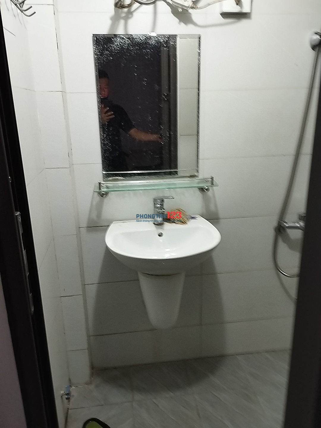 Vị trí: Địa chỉ ngõ 281 Đường trần khát chân, Bạch Mai, Phòng bao gồm 1giường đôi, 1 tủ 2 cánh