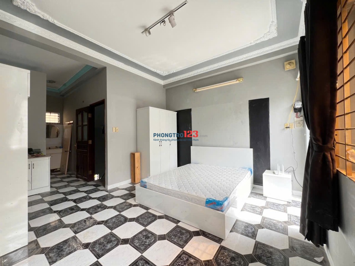 Căn Hộ 50m² Ban Công Full Nội Thất – Trung Tâm Quận 10 Gần Quận 1 Quận 3 Vạn Hạnh Mall