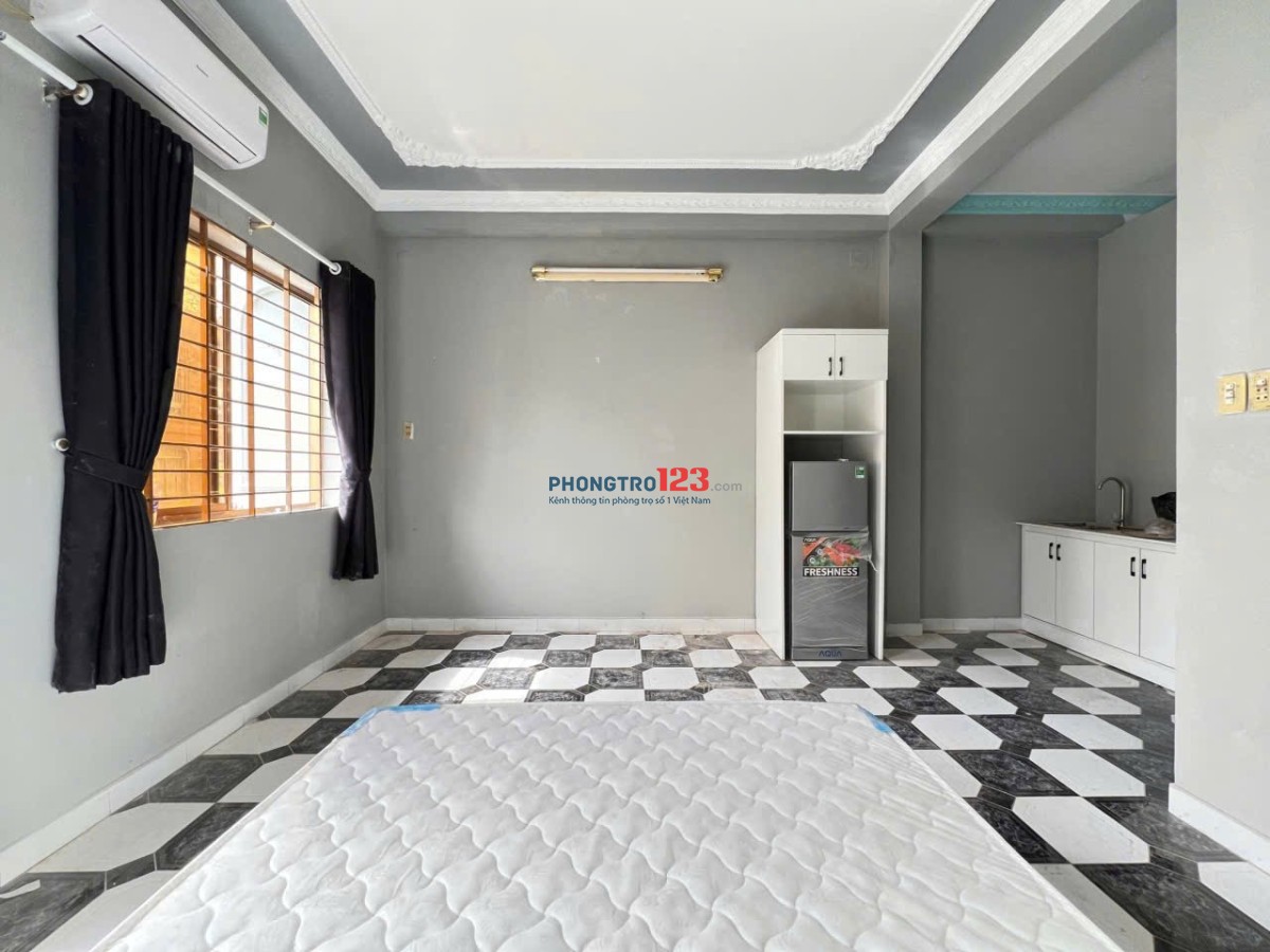 Căn Hộ 50m² Ban Công Full Nội Thất – Trung Tâm Quận 10 Gần Quận 1 Quận 3 Vạn Hạnh Mall