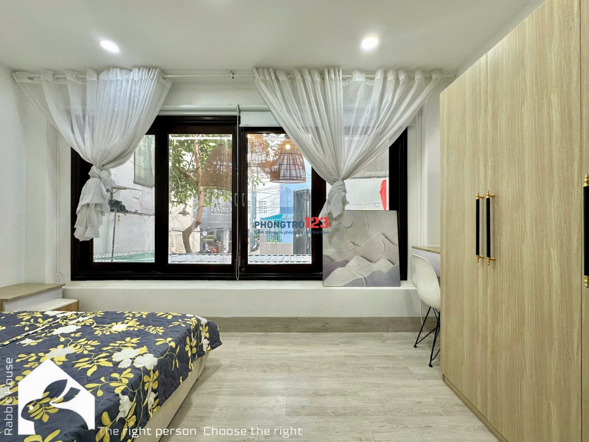 Cho Thuê Phòng đường Huỳnh Văn Bánh, Phú Nhuận, cửa sổ lớn siêu thoáng, máy giặt riêng giáp quận 1,3