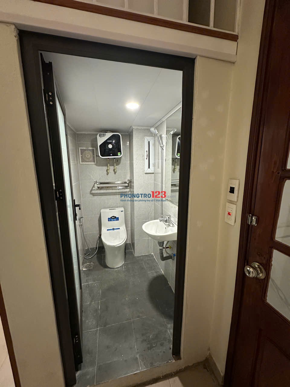 Cho thuê CC mini đầy đủ, 1PN, 1WC, 32m2, tại Cầu Giấy, Hà Nội