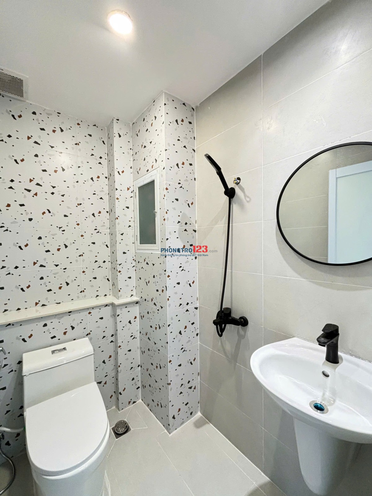 Khai trương nhà xây mới 100%, Studio đón nắng cửa sổ trời thoáng tại Tô Hiệu gần Đầm Sen