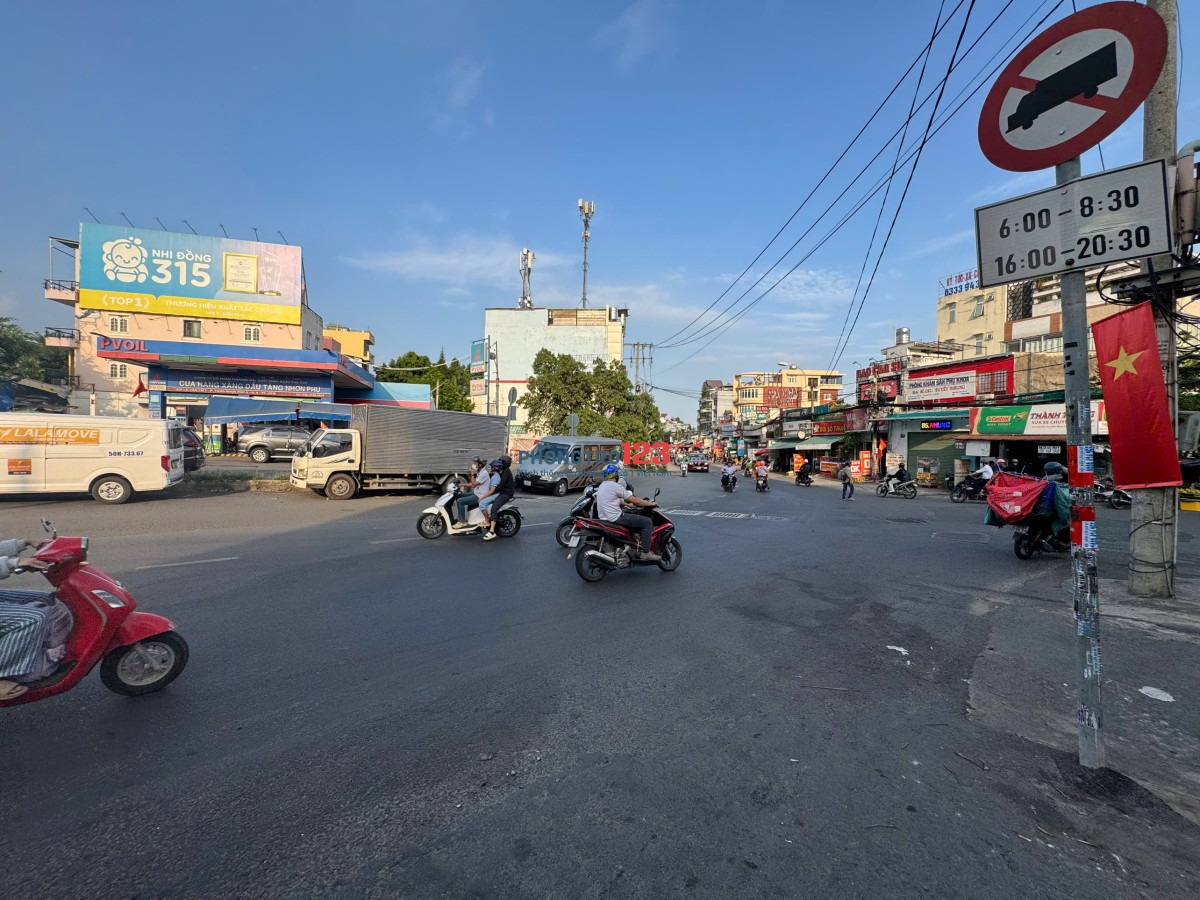 Nhà NC mặt tiền đầu đường Lã Xuân Oai - Lê Văn Việt, thuận tiện buôn bán