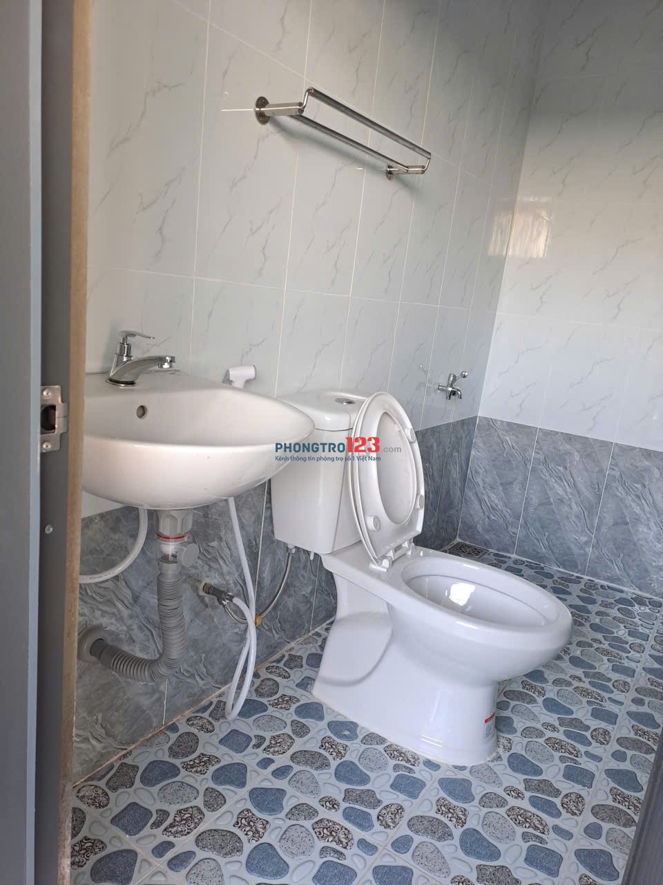 Mặt bằng kinh doanh cho thuê 200 m2, mặt tiền đường 20m