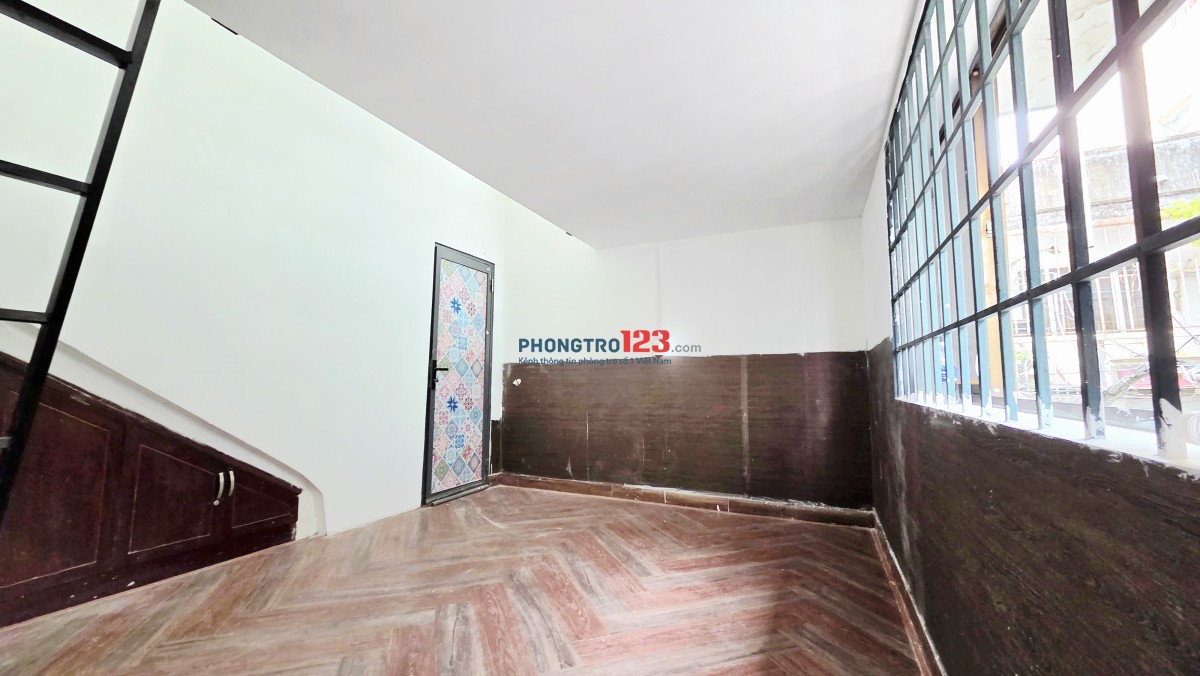 Phòng đẹp sát ĐH Luật, Vạn Phúc City, có gác, sẵn máy lạnh, kệ bếp, cửa sổ to