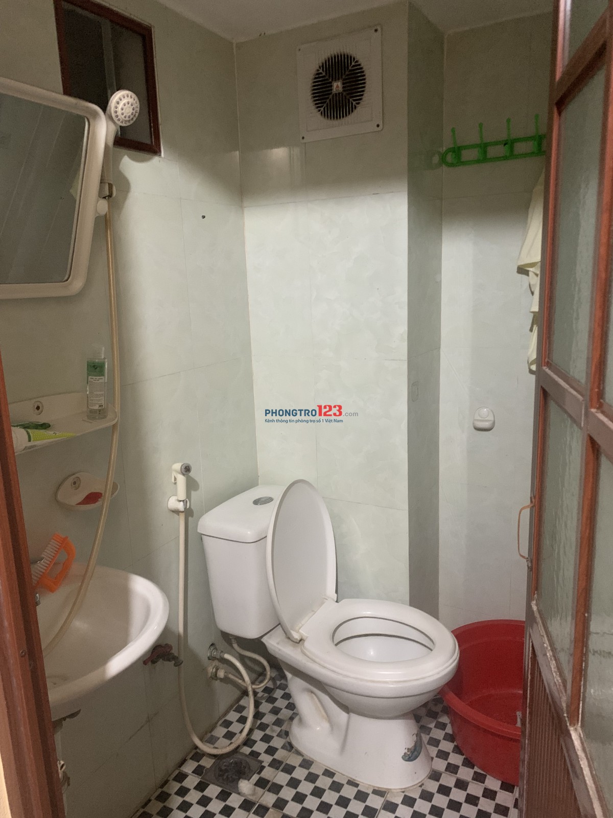 Mình kiếm 1 bạn ở Ghep a tiền trọ 2tr rưỡi cả điện nước, 1tr250 một tháng a , mình cũng mới chuyển a