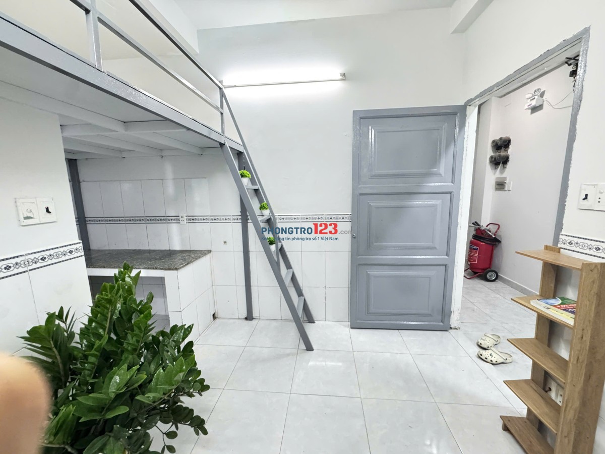 Ngay Lê Đức Thọ - Nguyễn Oanh gần Nguyễn Văn Lượng