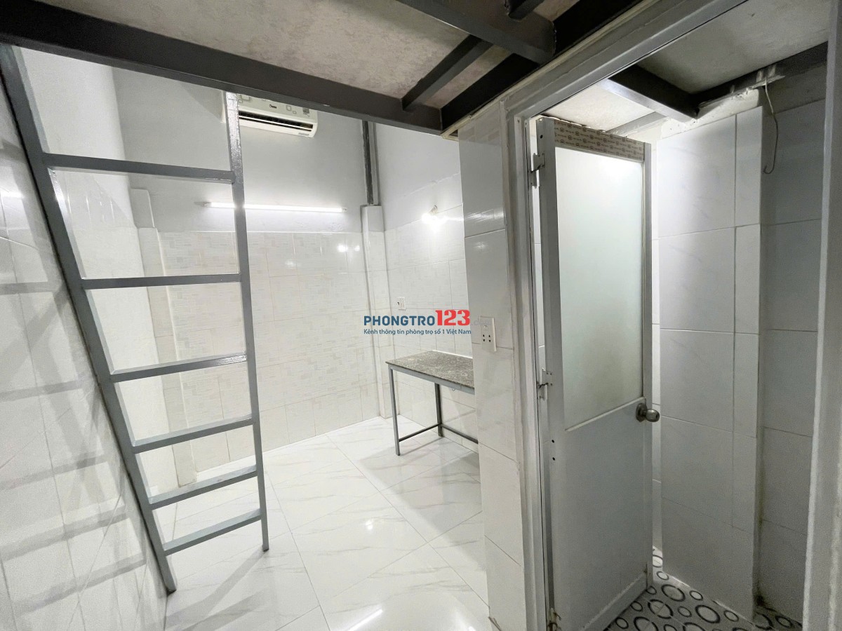 Phòng nhỏ 1 người, sẵn máy lạnh có gác WC riêng cách học viện Bưu chính chỉ 3P đi xe