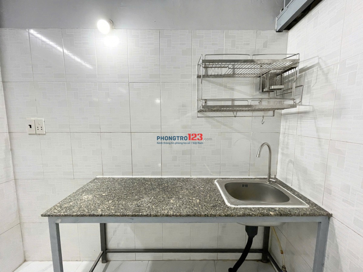 Phòng nhỏ 1 người, sẵn máy lạnh có gác WC riêng cách học viện Bưu chính chỉ 3P đi xe