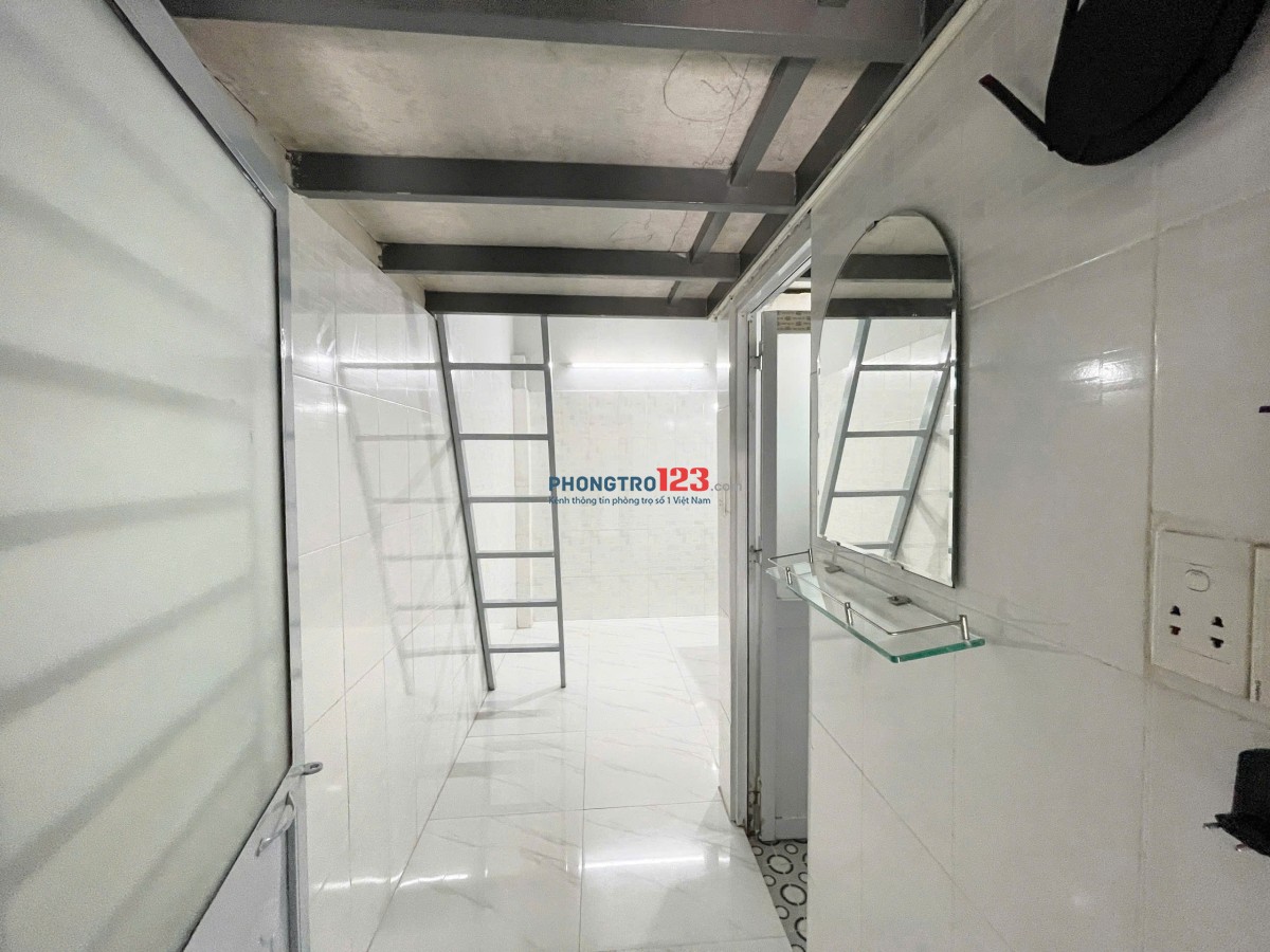 Phòng nhỏ 1 người, sẵn máy lạnh có gác WC riêng cách học viện Bưu chính chỉ 3P đi xe