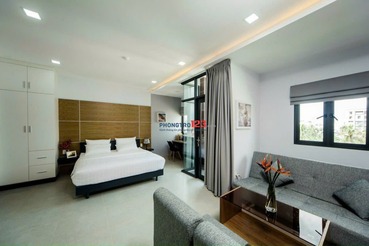 Cho thuê căn hộ ban công đẹp cửa sổ lớn gần Hàng Xanh, sát Quận 1, đường Nguyễn Cửu Vân , quận Bình