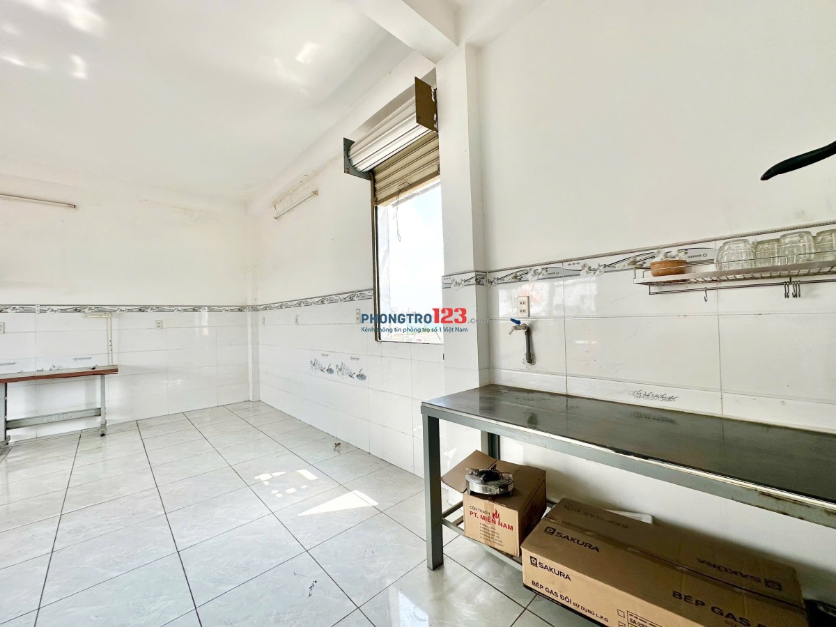 Phòng Rộng đẹp thoáng mát giá rẻ đường liên khu 4-5