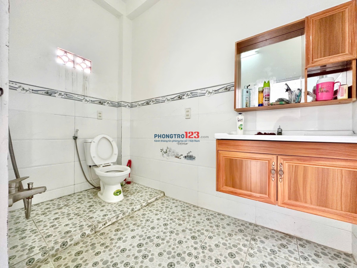 Phòng Rộng đẹp thoáng mát giá rẻ đường liên khu 4-5
