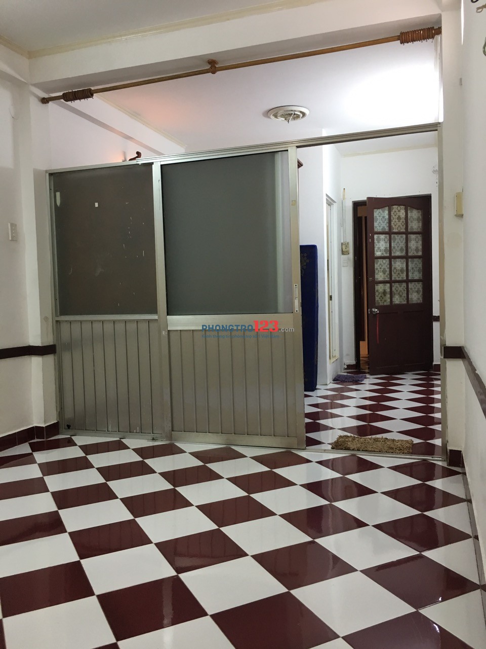 PHÒNG 25m2, đường Phan Văn Trị, P7, Q5. Gía 5tr/ tháng