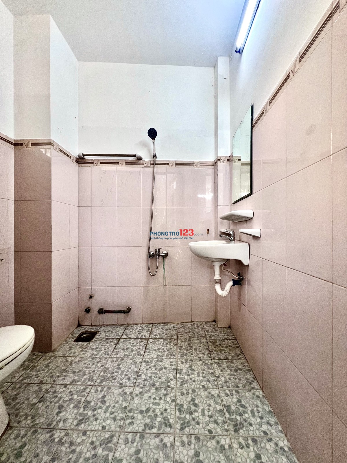 PHÒNG CHO THUÊ FULL NỘI THẤT CAO CẤP, CỬA SỔ THOÁNG ĐỐI DIỆN ETOWN CỘNG HOÀ TÂN BÌNH