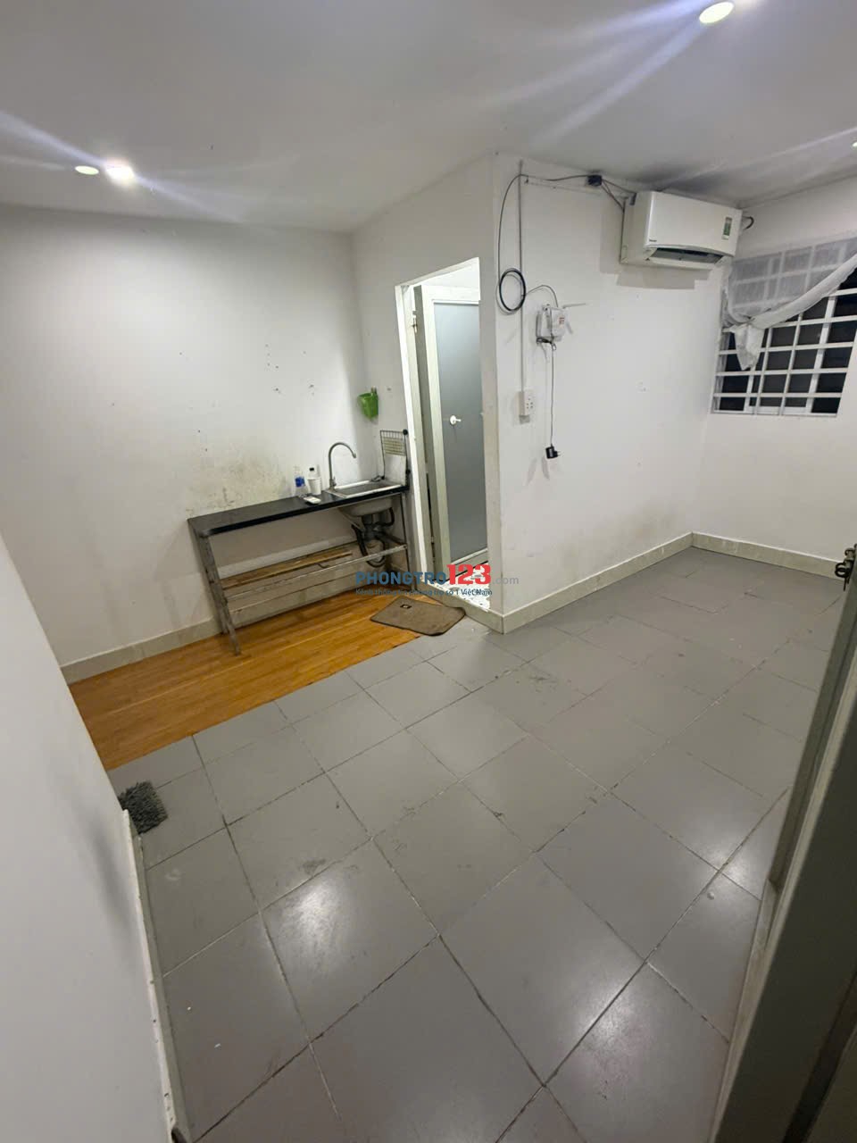 Phòng máy lạnh 2,5 triệu Đường Nguyễn Văn Linh Quận 8
