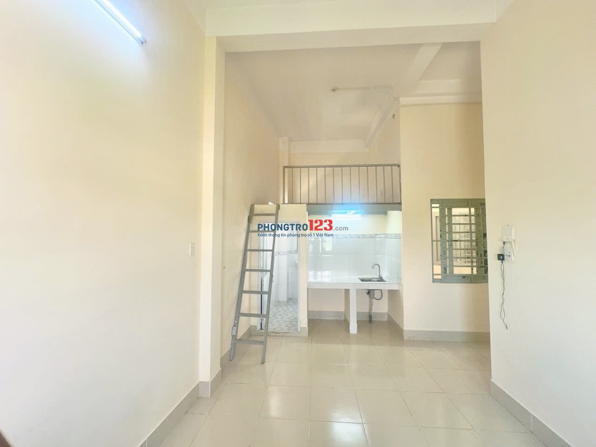 PHÒNG RỘNG GÁC CAO, cửa số cực thoáng – Đường Làng Tăng Phú giao Lê Văn Việt