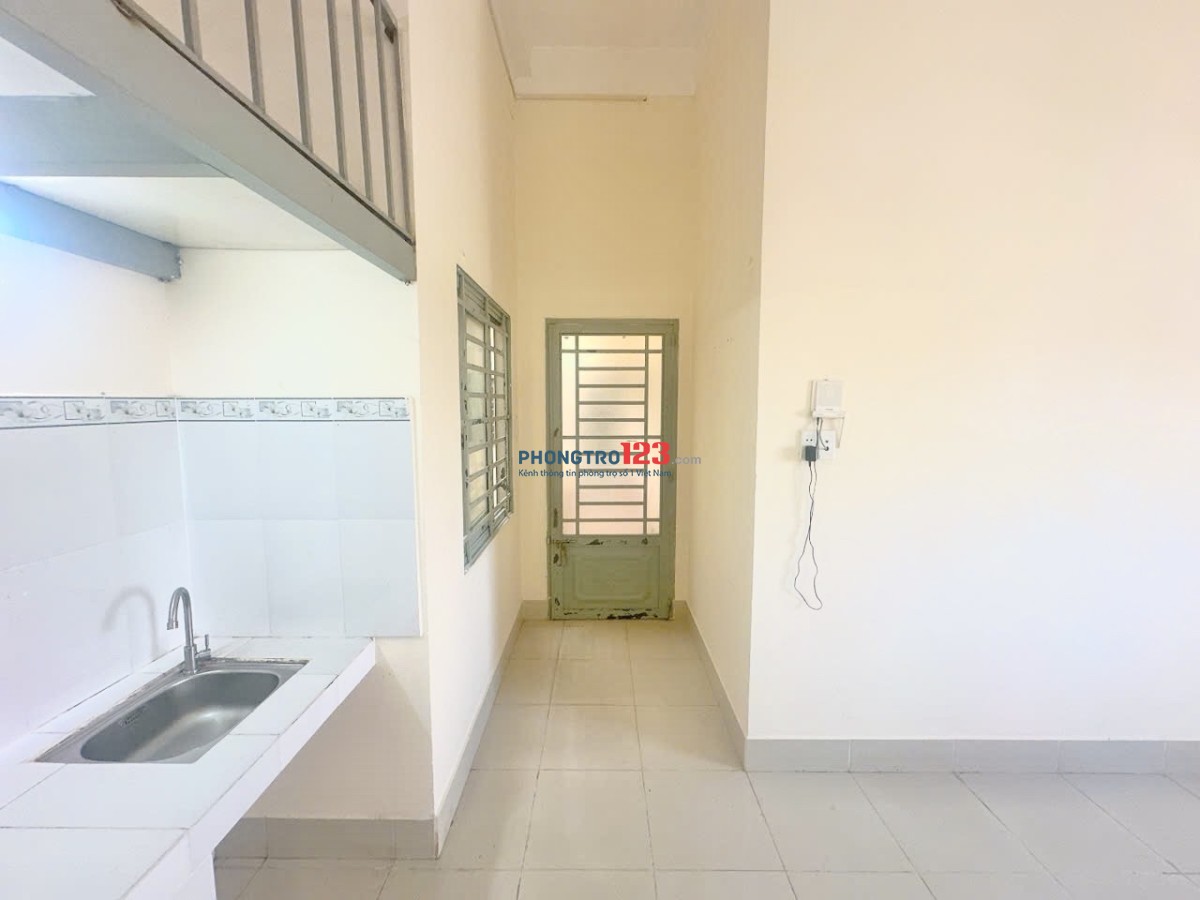 PHÒNG RỘNG GÁC CAO, cửa số cực thoáng – Đường Làng Tăng Phú giao Lê Văn Việt