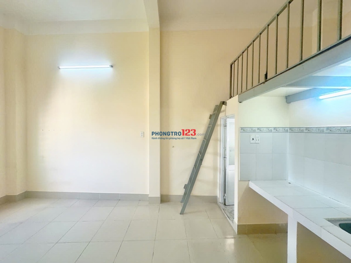 PHÒNG RỘNG GÁC CAO, cửa số cực thoáng – Đường Làng Tăng Phú giao Lê Văn Việt