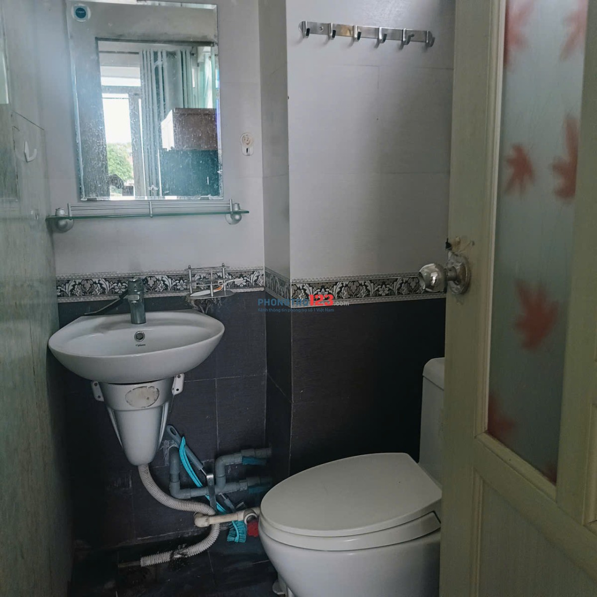 Phòng 25m2, bếp, ban công, tại hẻm 48 Hồ Biểu Chánh, P11, Q. Phú Nhuận, 5 triệu/tháng,