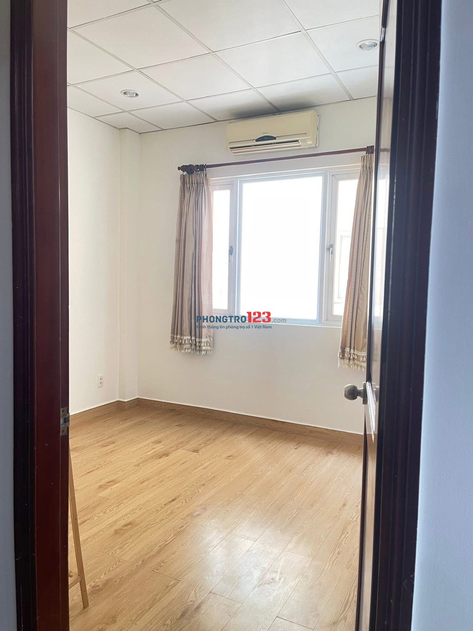 Chung cư 590 CMT8, Quận 3: 85m2, 2p ngủ, 11triệu, ban công